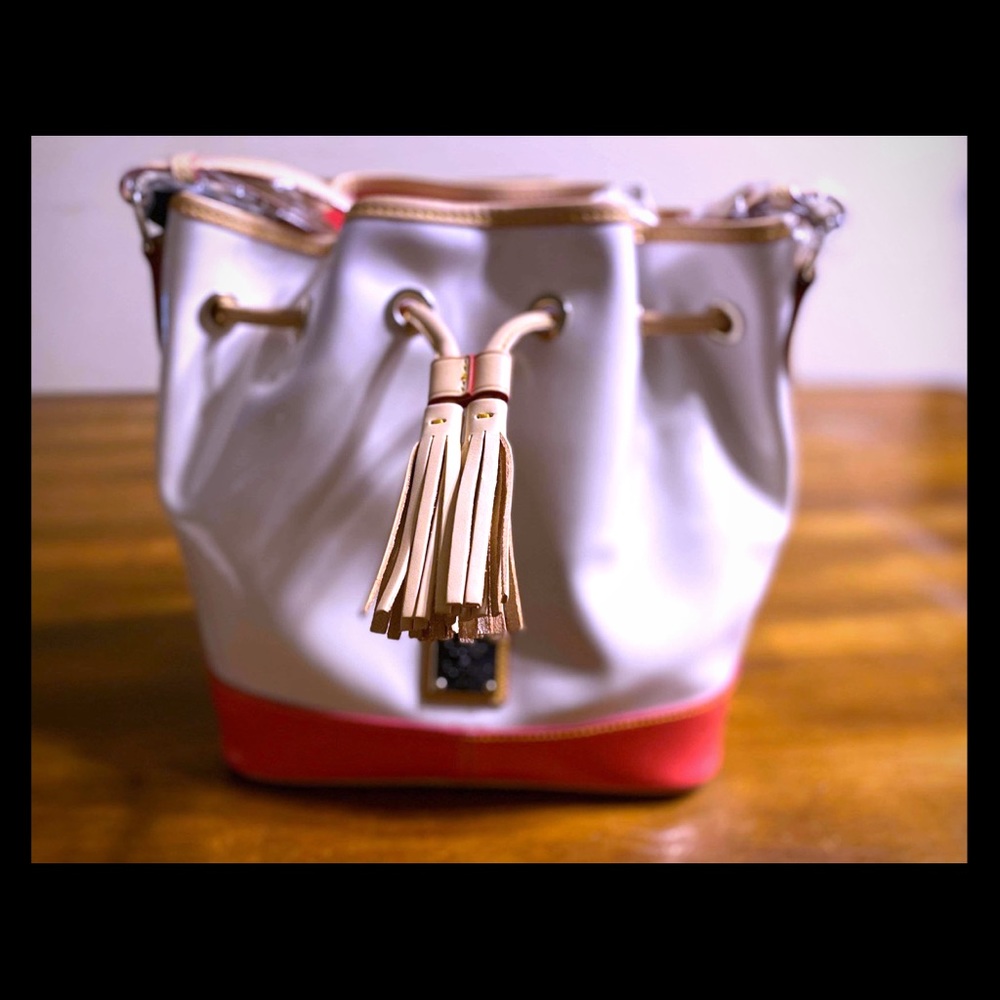 ✅👀🆕 NWT Dooney & Bourke Patent Bucket Bag 🆕🌟🌸